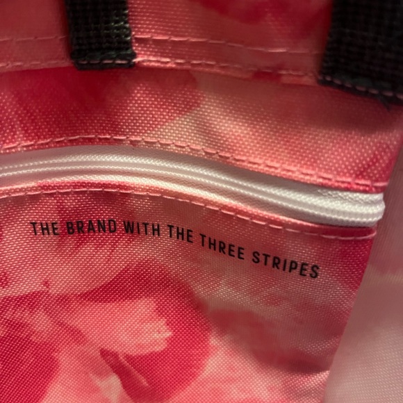 🆕 adidas Everyday Tote - Picture 8 of 14